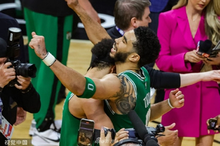 C罗中场休息时对裁判表达不满，讽刺道：你吹得太好了（半场哨响后C罗不满判罚，当面挖苦裁判：你吹得真棒）