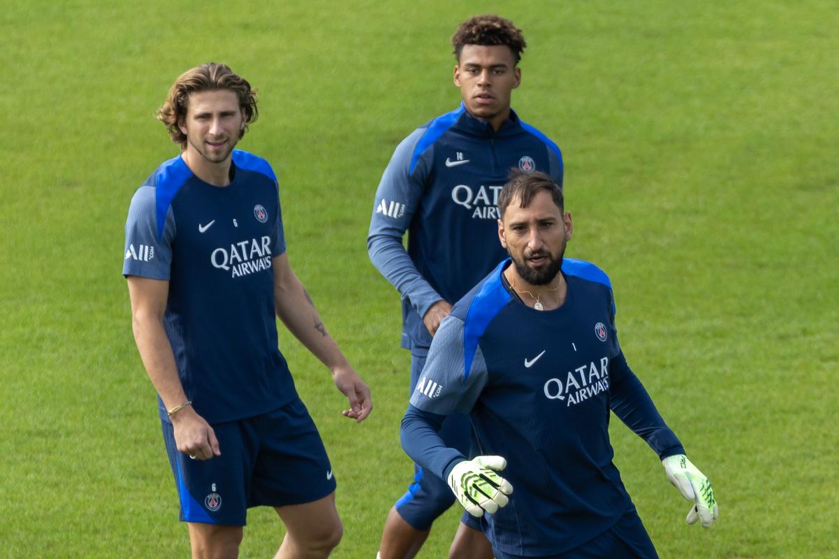 与亚马尔的对决？埃斯特旺：亚马尔是世界顶级，祝他一切顺利（埃斯特旺谈对阵亚马尔：他是世界顶级球员，祝他一切顺利）