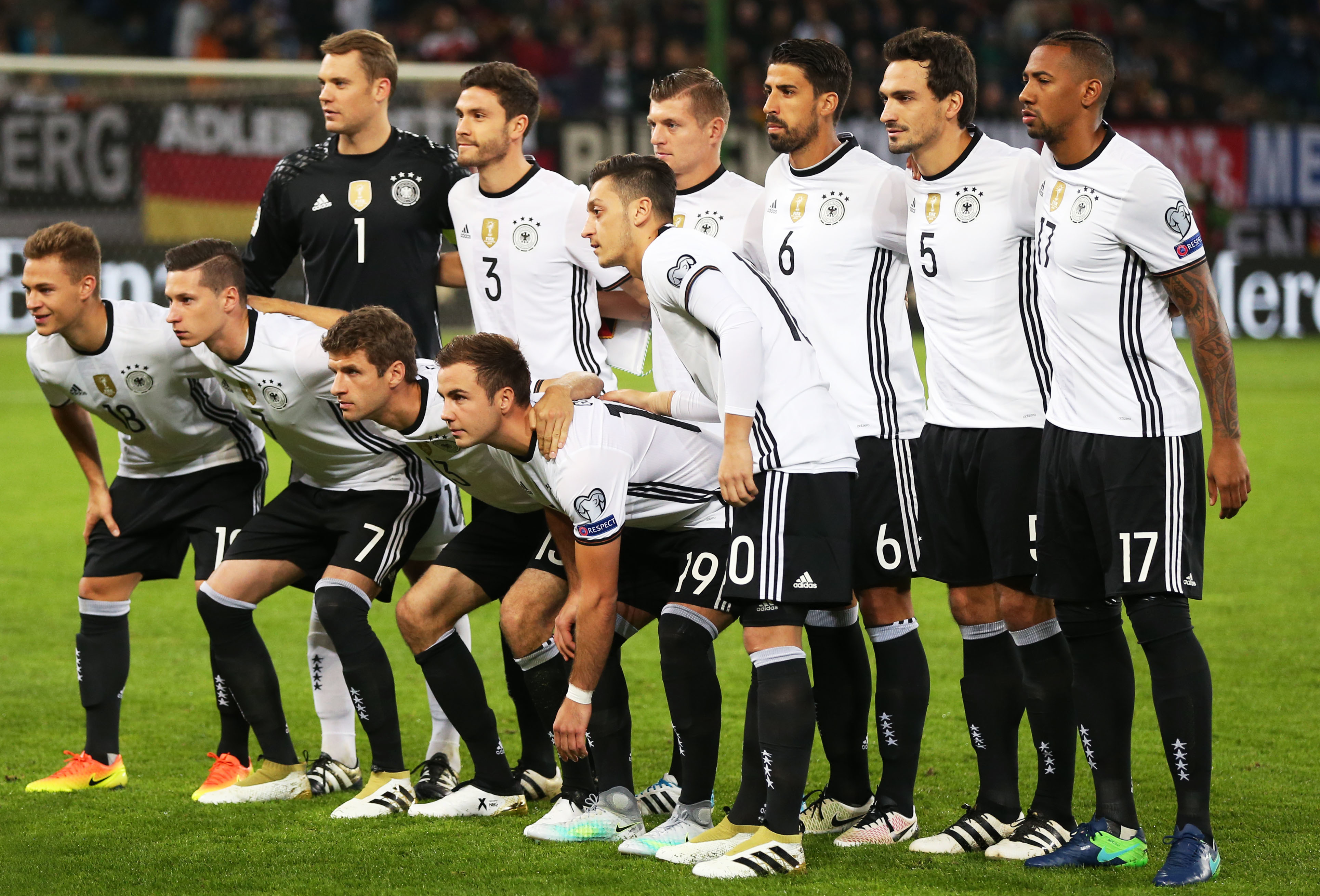 热刺vs小蜜蜂首发：库杜斯、里沙利松领衔！帕利尼亚替补（热刺战小蜜蜂首发公布：里沙利松携库杜斯领衔，帕利尼亚替补待命）