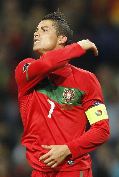 湖人浓眉哥篮下统治锁定胜利（浓眉内线碾压助湖人锁定胜局）