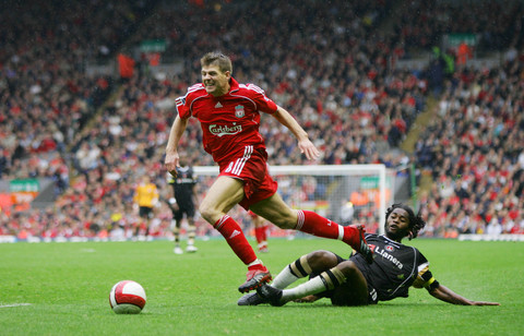 半场战报：巴西2-0塞内加尔，埃斯特旺、卡塞米罗建功（上半场：巴西2比0领先塞内加尔，埃斯特旺与卡塞米罗破门）