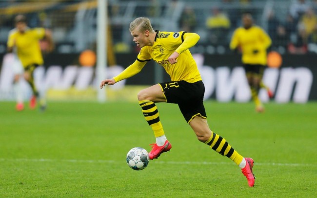 ATP总决赛第5日综述：阿卡3连胜锁定年终第一，德米纳尔赢球晋级（ATP年终总决赛第5日回顾：阿尔卡拉斯三连胜锁定年终第一，德米纳尔告捷晋级）