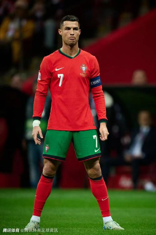 颁奖规则和典礼流程引争议，中足联将听各方意见后在明年调整（颁奖规则与典礼流程引发争议，中足联将广泛征求意见并于明年调整）