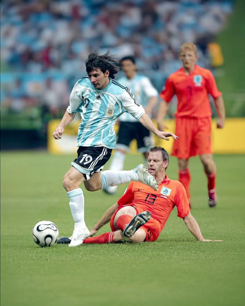 爱尔兰主帅：C罗只是一时冲动；球迷营造了难以置信的氛围（爱尔兰主帅：C罗仅属一时情绪失控，球迷营造出惊人氛围）