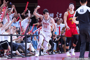 记者：武什科维奇1月不回热刺，他将在汉堡效力至本赛季结束（记者：武什科维奇冬窗不回热刺，将留在汉堡至赛季末）