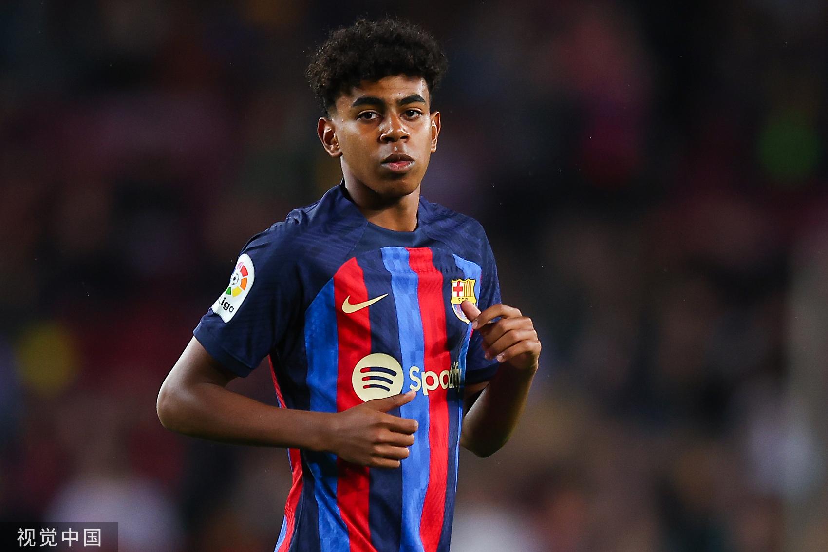 曼城瞄准并夺取英超领头羊位置（曼城冲击英超榜首并强势登顶）